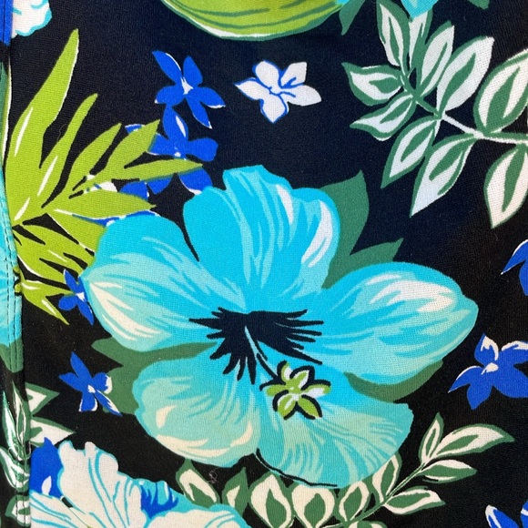 St. John’s Bay Swim Top Size 12 - Picture 2 of 7